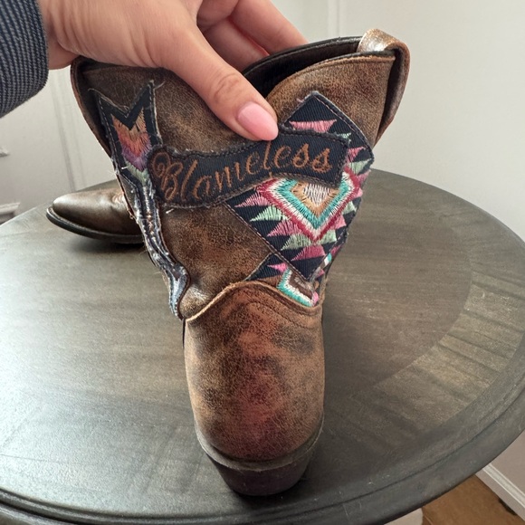 Laredo Blameless Distressed Ankle Western Cowboy Boots - Size 7 - EUC - Brown - Picture 5 of 10